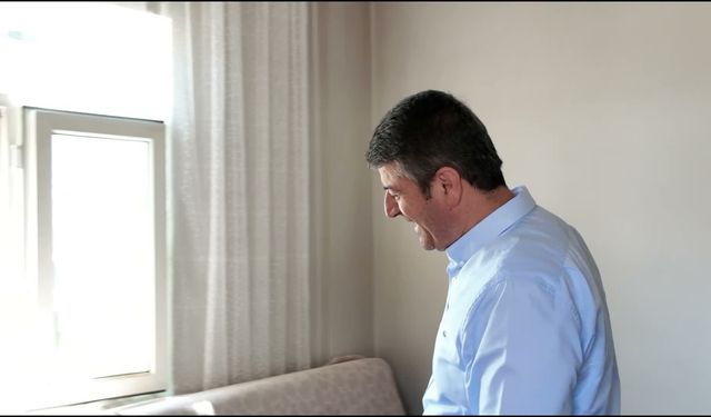 Adıyaman Belediye Başkanı Tutdere, ünlü ikiz kızları evlerinde ziyaret etti