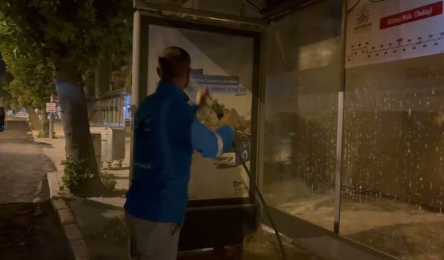 Adıyaman Belediyesi'nden otobüs duraklarında temizlik çalışması