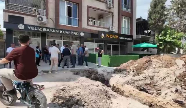 Adıyaman'da asfalt, yama ve parke çalışmaları kent genelinde sürüyor