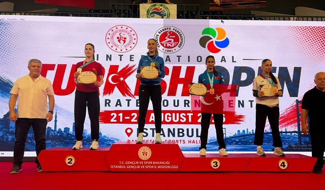 Bursa Büyükşehir Belediyesporlu karateci Naz Kayadere'den altın madalya