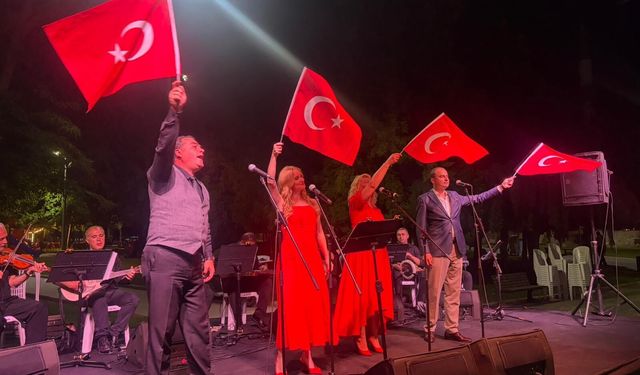 Bursa'da zafer coşkusu Türk sanat müziği konseriyle devam etti
