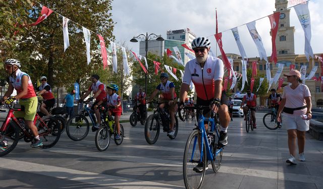 Büyükçekmece'de 30 Ağustos'a özel vefa turu: Şehit Yarbay Gökhan Korkmaz anısına pedal çevirdiler