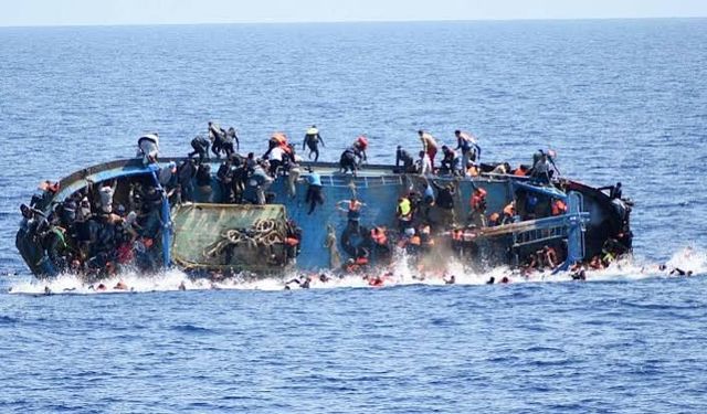 Girne açıklarında yolcu gemisi battı: 270 kişi gemideydi