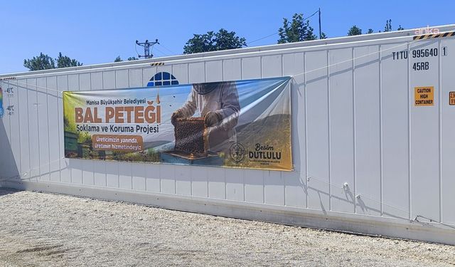 Manisa'da arıcıların petekleri büyük balmumu güvesine karşı korunacak
