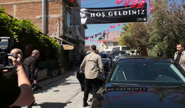 Müsavat Dervişoğlu, Celal Bayar'ın anıt mezarını ziyaret etti