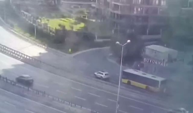 Zeytinburnu'nda otobüs kazası: Bir yolcu öldü, 2'si ağır 17 kişi yaralandı