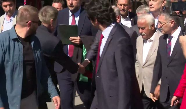 Ahmet Davutoğlu, 'Cumhurbaşkanına hakaret' soruşturmasında ifade vermek için Ankara Adliyesi'ne geldi