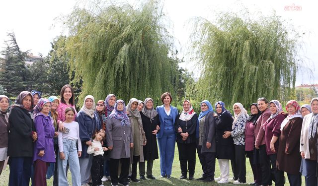 Eskişehir Büyükşehir Belediye Başkanı Ünlüce, Sakarıkaracaörenli kadınları ağırladı