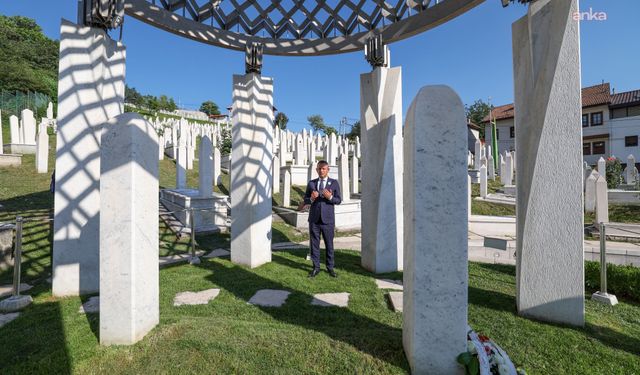 Özgür Özel'den Mladiç'in cenaze törenine tepki: Soykırım suçlularını yüceltmek hepimize insanlığımızdan kaybettirir