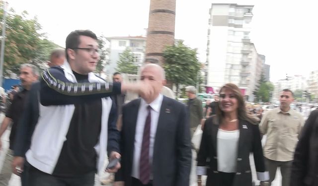 Ümit Özdağ: AVM'lerde geçen seneye göre işler yüzde 50 düştü