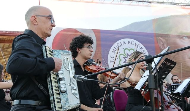'Akyaka'da Gün Batımı Konseri' Halet Çambel ve Nail Çakırhan anısına düzenlendi
