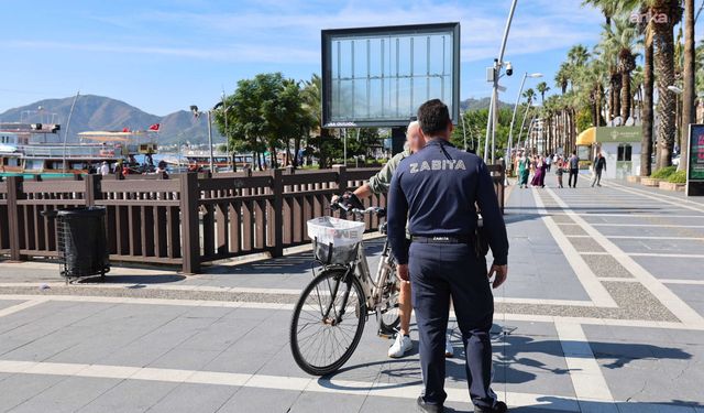 Marmaris Zabıtası'ndan yaya yolu denetimi