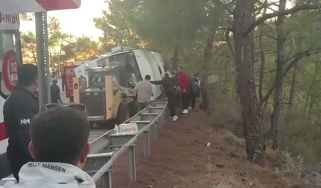 Marmaris'te otel servisi devrildi: 14 yaralı
