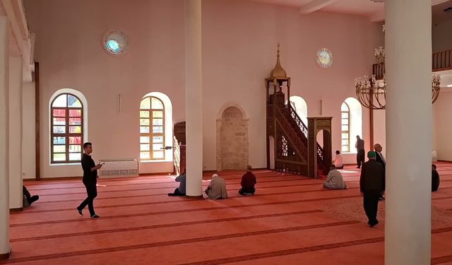 Osmaniye Envar-ül Hamit Cami restorasyonun ardından hizmete açıldı