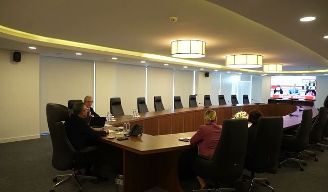 Özgür Özel, Sosyalist Enternasyonal Toplantısı'na katıldı