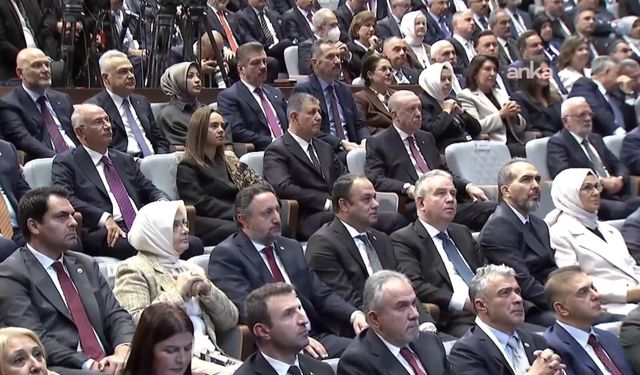 Cemil Tugay AKP saflarına katılıyor: Erdoğan'ın yanına oturdu