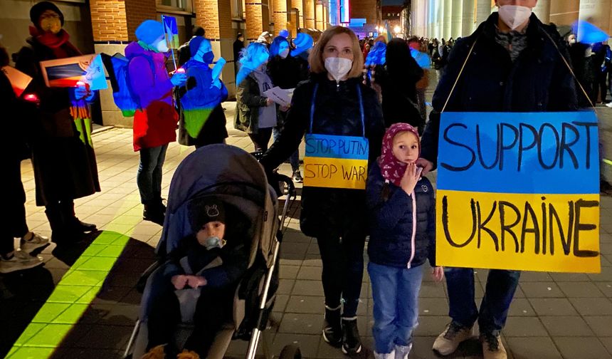 Berlin ve Branderburg'ta binlerce kişi Ukrayna'daki savaş mağdurlarını andı
