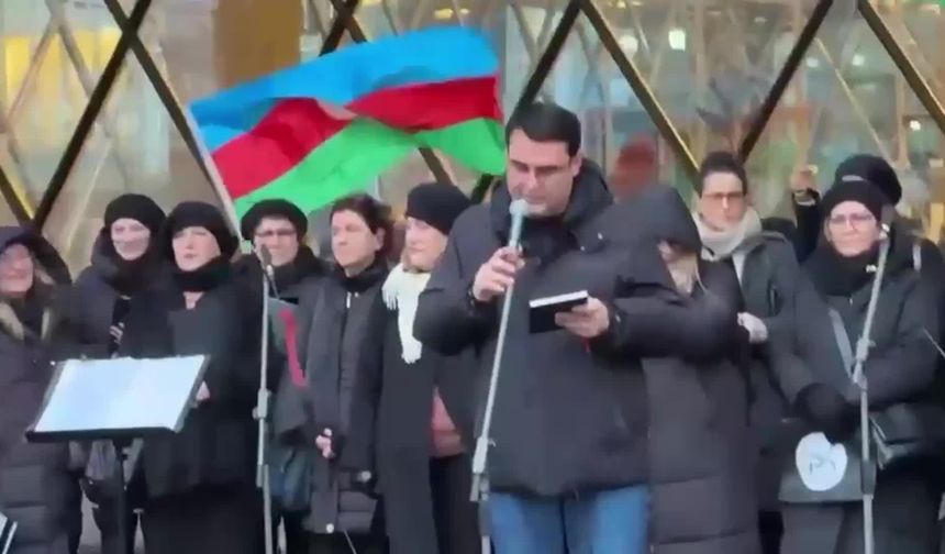 Köln Katedrali önünde Hocalı kurbanları anıldı