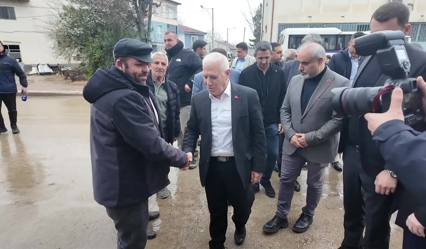 Bursa Büyükşehir Belediye Başkanı Bozbey: 'Kurşunlu'daki gençlere nitelikli bir futbol sahası ve iyi bir spor alanı sunacağız'