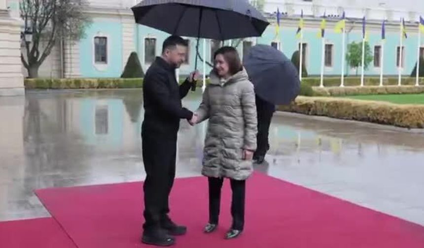 Ukrayna Cumhurbaşkanı Zelensky: 'Moldova Cumhurbaşkanı Sandu ile AB süreci ve bölgesel güvenlik meseleleri ele alındı'