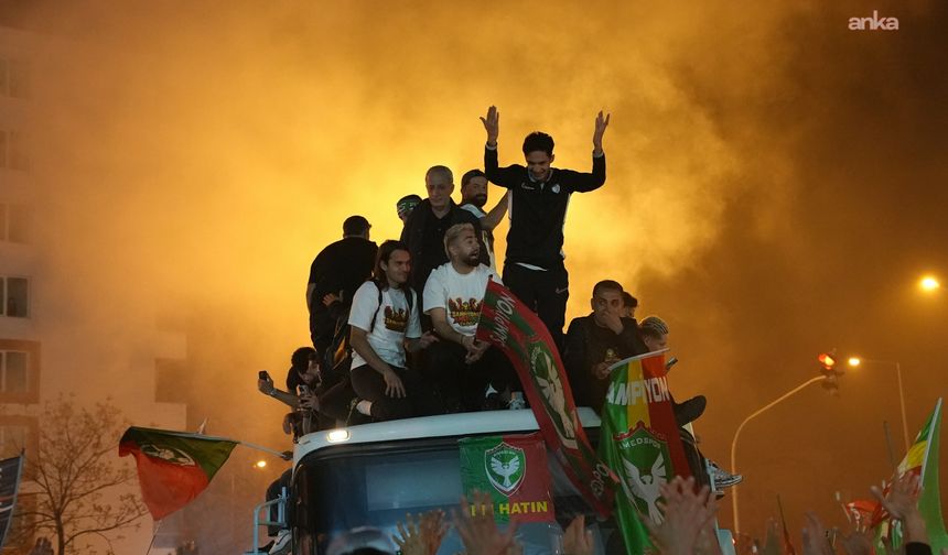 Amedspor Süper Lig'de: Diyarbakır Valiliği: Kutlamalarda 11 kişi yaralandı, 10 şüpheli gözaltında