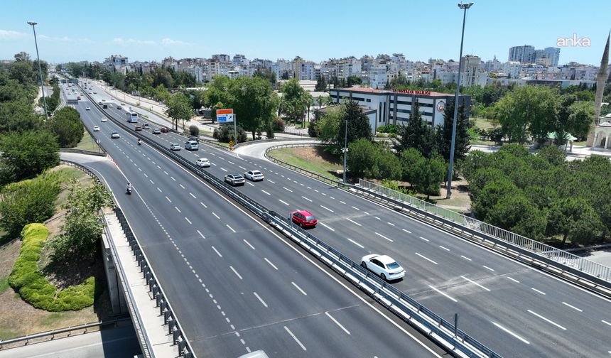 Antalya Büyükşehir Belediyesi'nden İller Bankası Kavşağı'nda asfalt çalışması