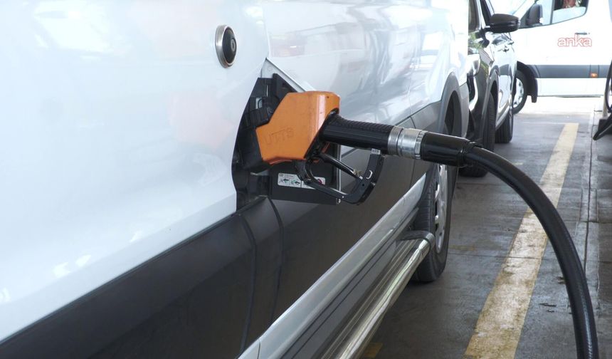 Benzinde 2, 10 TL'lik indirim... İndirim 'Eşel mobil' gereği pompaya 53 kuruş olarak yansıyacak