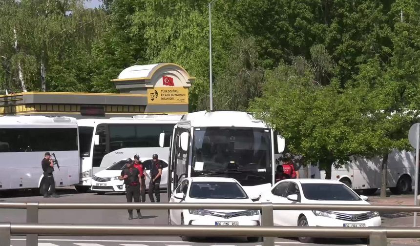 CHP'de grup toplantısı krizi: Özel ve Kılıçdaroğlu farklı kürsülerden konuştu
