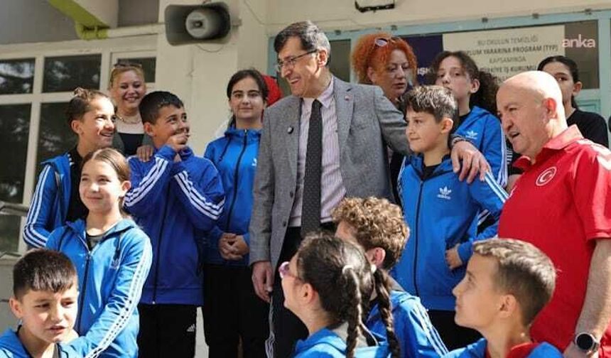 Kütahya Belediye Başkanı Kahveci'den spor okuluna ziyaret
