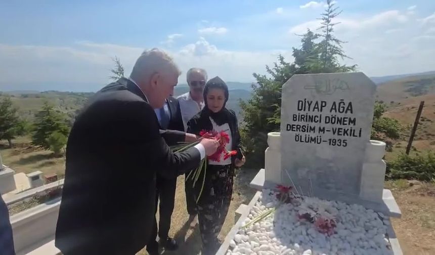 Müsavat Dervişoğlu, Diyap Ağa'nın mezarını ziyaret etti