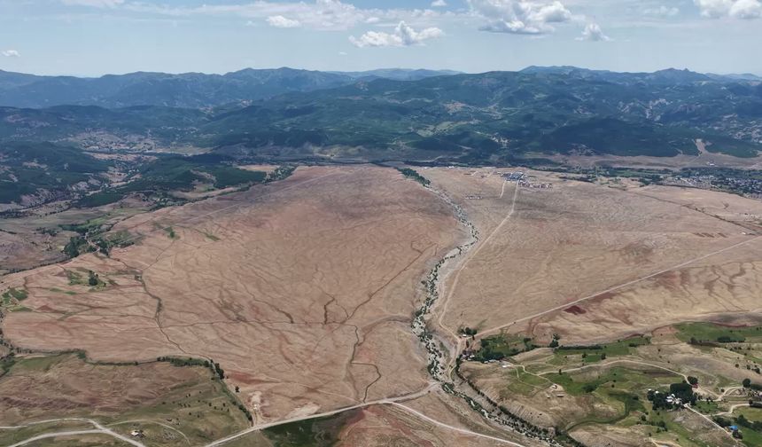 Ovacık'ta sürü sahipleri, yollar açılmadığı için hala yaylaya çıkamadı