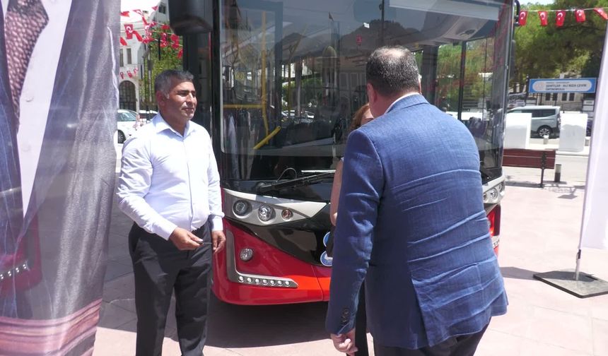 Manisa Büyükşehir Belediyesi, 14 yeni otobüsü daha hizmete aldı