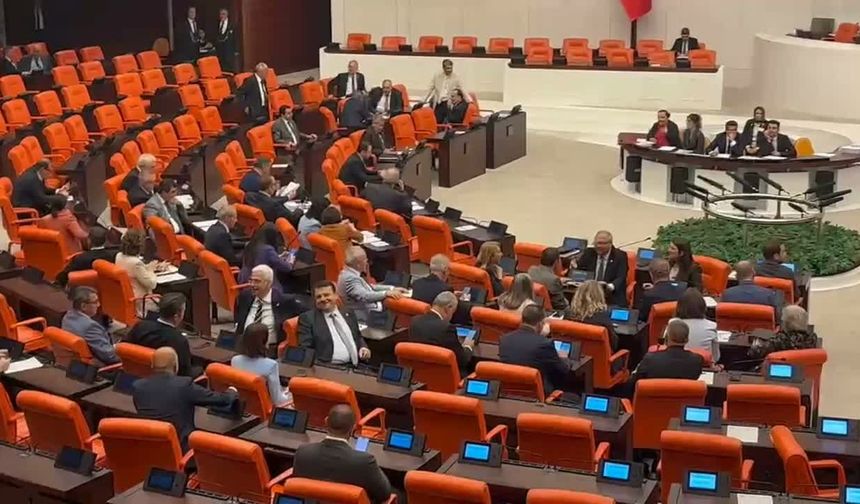 TBMM Genel Kurulu, 7 siyasi parti grubuyla toplandı
