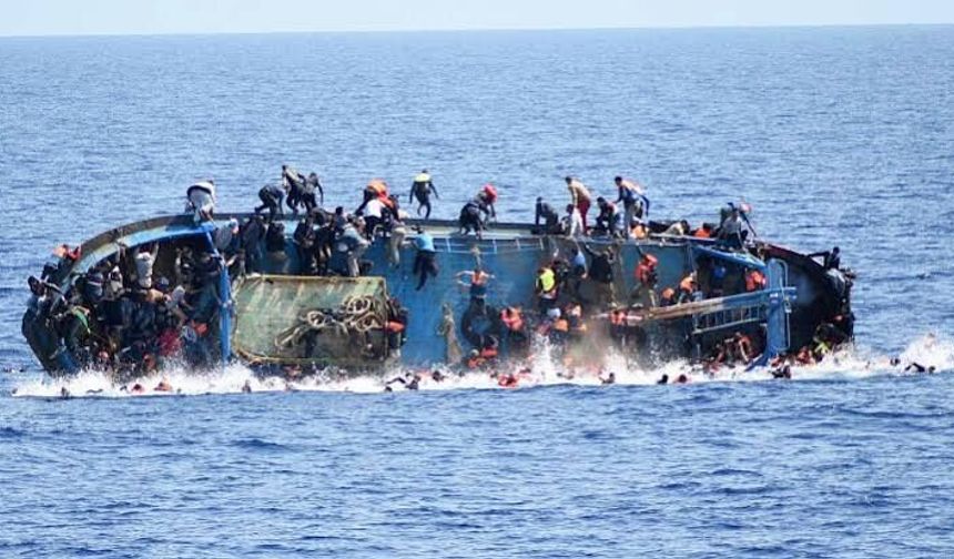 Girne açıklarında yolcu gemisi battı: 270 kişi gemideydi