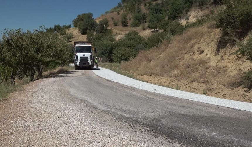 Manisa Büyükşehir Belediyesi'nden Demirci'de ulaşımı güçlendiren 45 kilometrelik çalışma