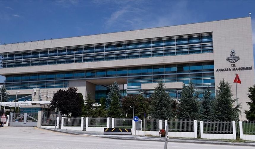 AYM'den 26 siyasi partiye suç duyurusu kararı!