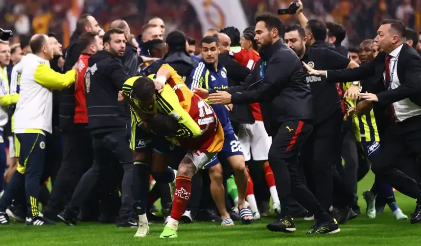 Derbideki kavga dünyada manşet oldu!