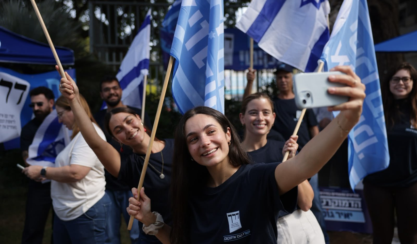 İsrail seçimlerinde son durum: Netanyahu bloku 53 sandalyeye geriledi