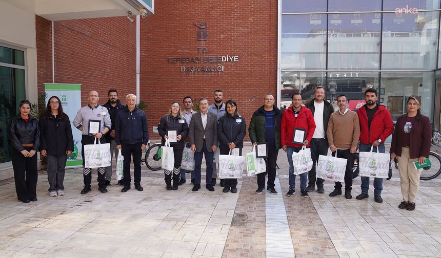 Tepebaşı Belediyesi, çevre dostu ulaşımı tercih eden 17 personeli ödüllendirdi