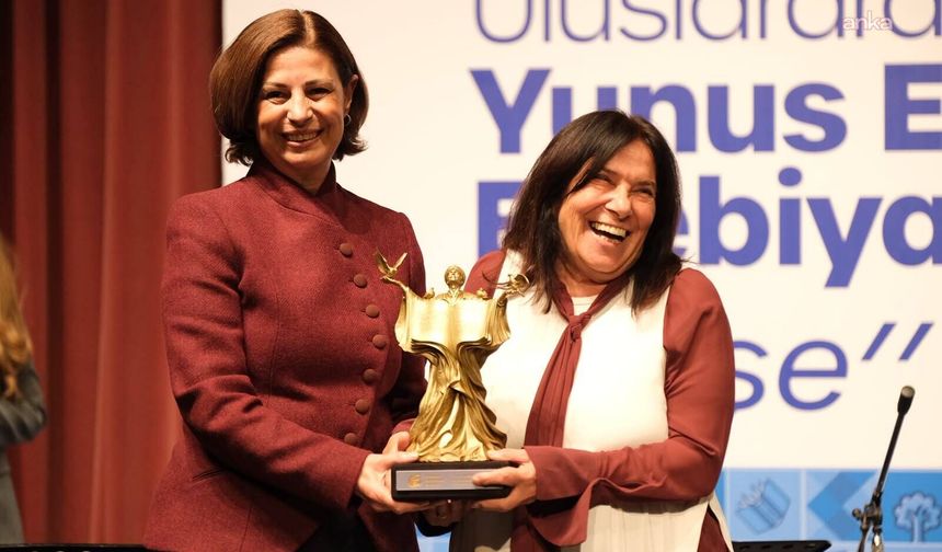Uluslararası Eskişehir Yunus Emre Edebiyat Şenliği başladı... '2026 Kent Edebiyat Ödülü' Latife Tekin'e verildi