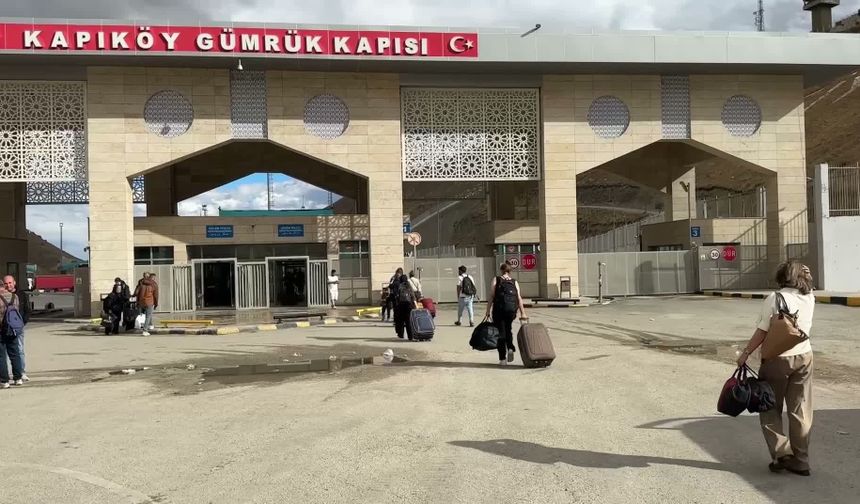 Van'da minibüsçülerden yakıt isyanı: 'Karın tokluğuna çalışıyoruz'