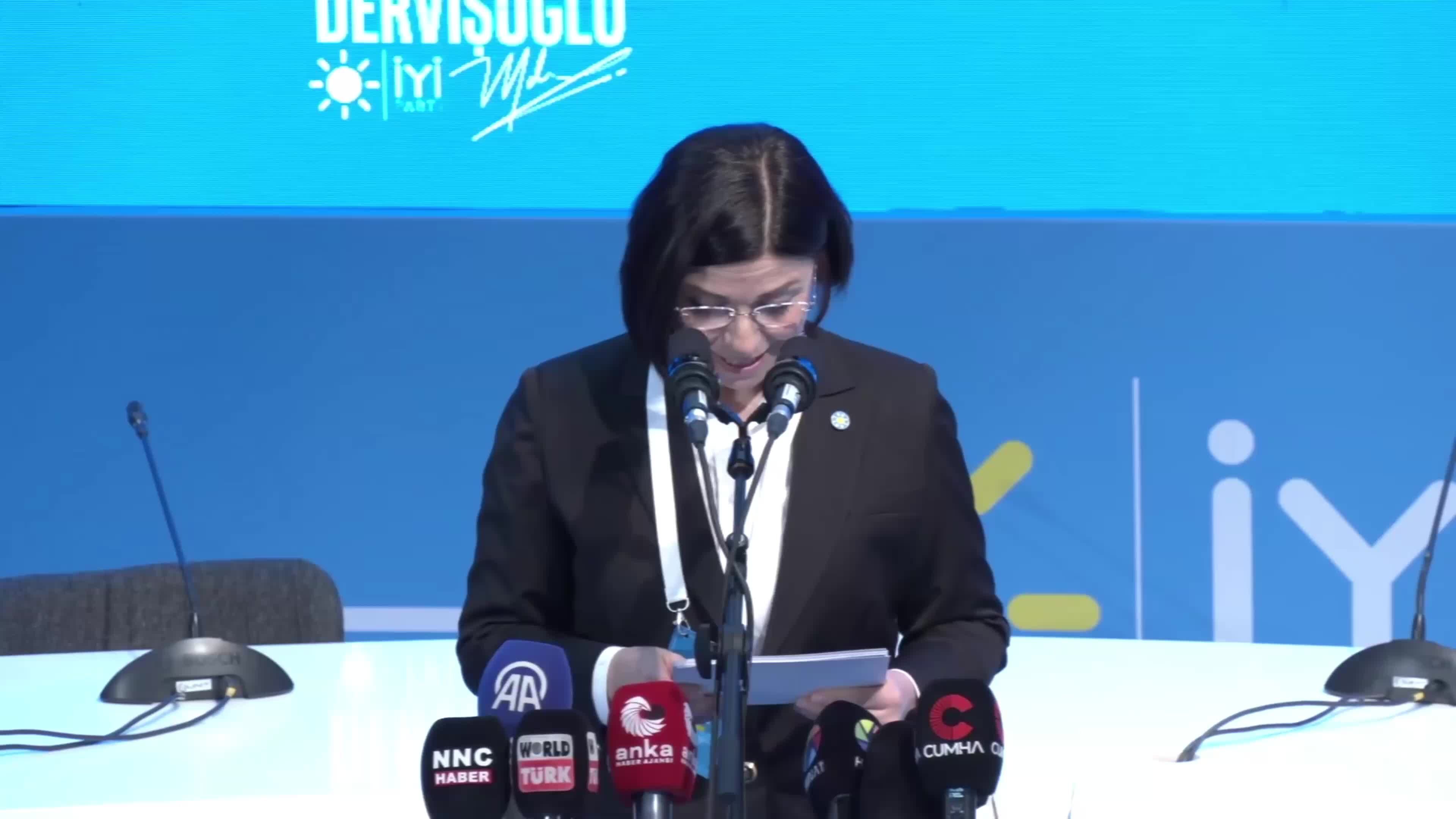 İYİ Parti 'Kadın, Hayat ve Adalet' paneli düzenledi.. Dervişoğlu: 'Kadınların güçlü olduğu Türkiye, güçlü bir Türkiye'dir'