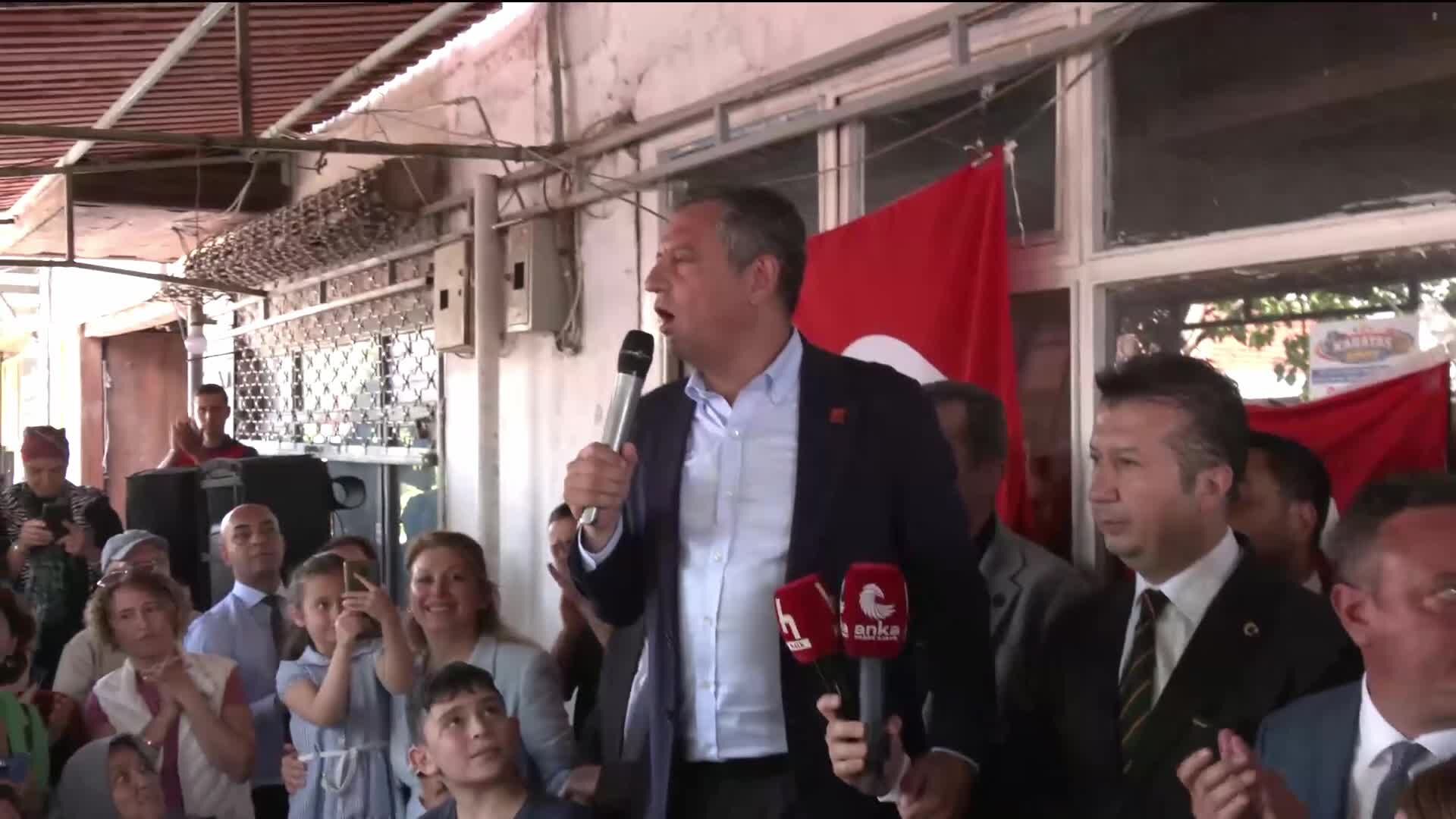 CHP Grup Başkanı Özel, Burdur'da: 'Bundan sonra eski, köhnemiş, kaybetmeye alışmış siyaseti geride bıraktık'