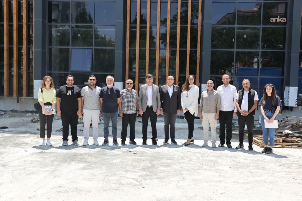 Kütahya Belediye Başkanı Kahveci, Kütüphane ve Kültür Merkezi'nde incelemelerde bulundu