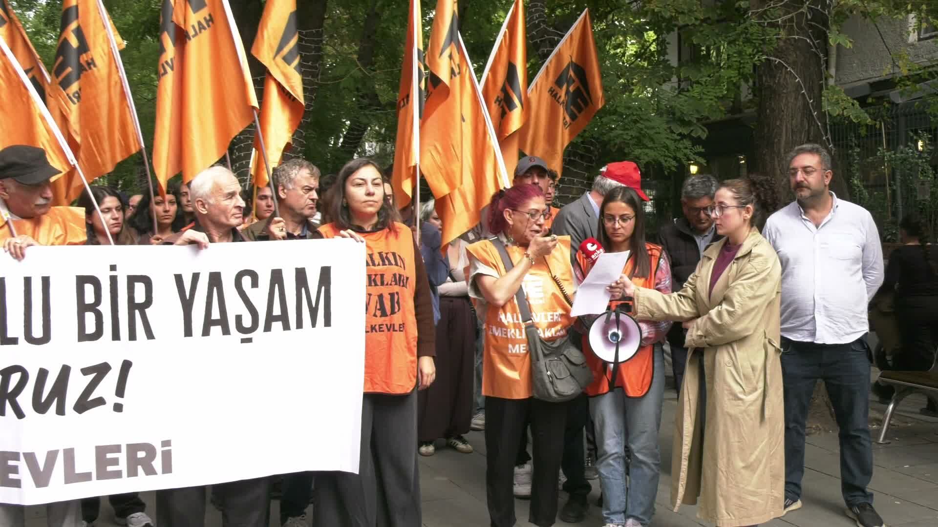 Ankara Halkevleri'nden Ali Şekeroğlu için eylem: 'Emekliler bir lütuf değil onurlu bir yaşam sürmek istiyor'