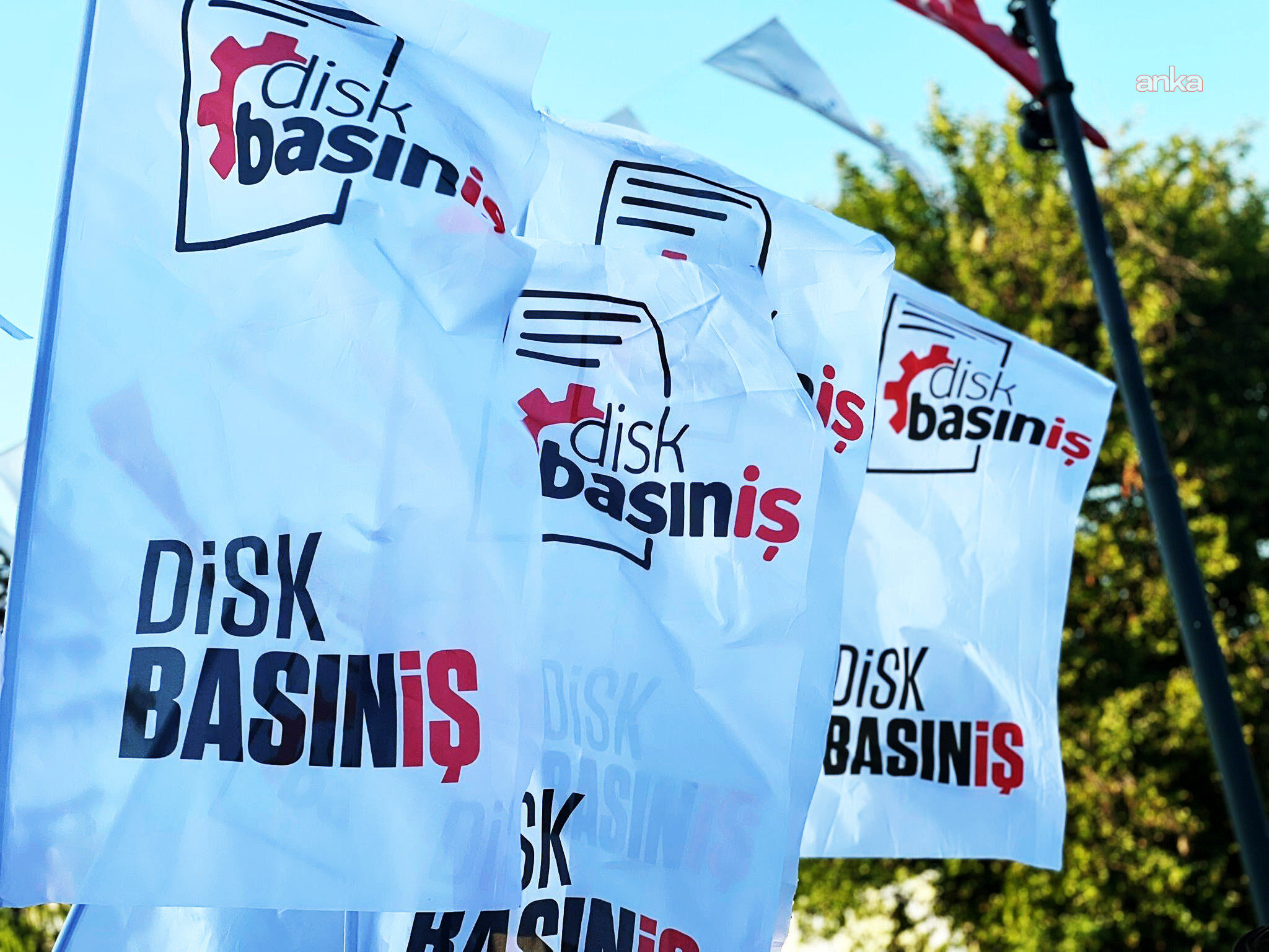 DİSK Basın-İş'ten sosyal medya hesaplarına erişim engellerine tepki: Sansür kurumsallaşıyor