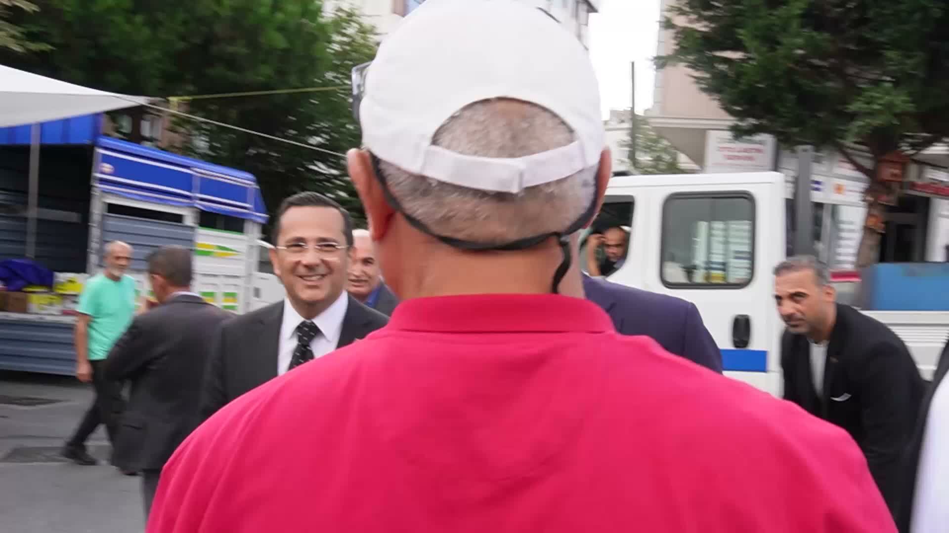 Gürsel Tekin'den pazar ziyareti: Bu sene en büyük şampiyon soğan
