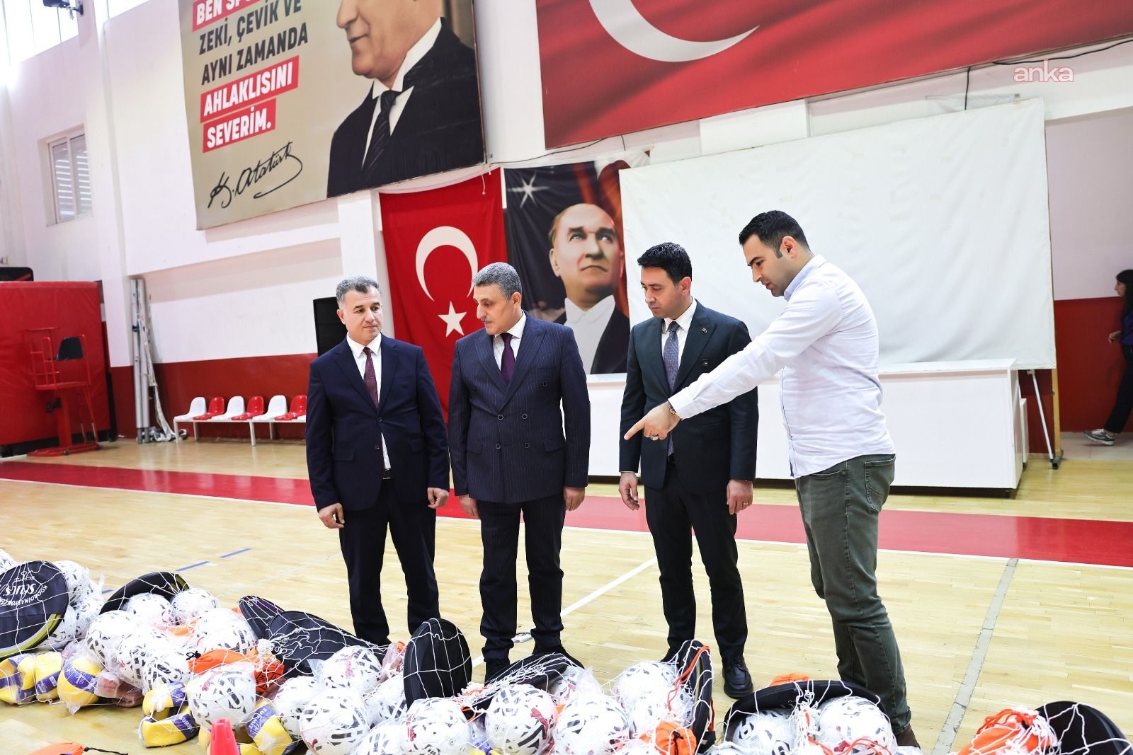 Bayraklı'da 51 okula 1,5 milyon TL'lik spor desteği