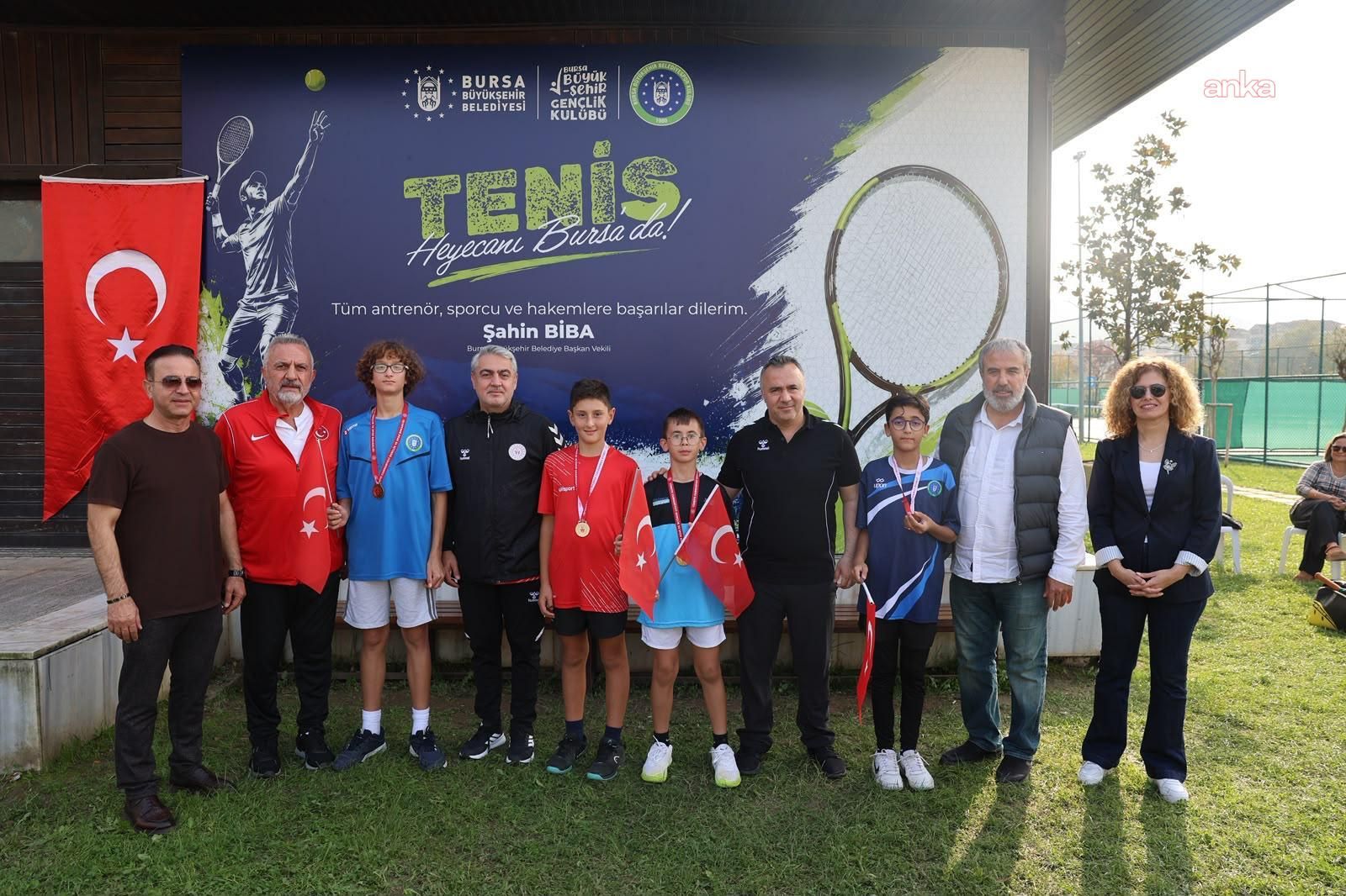 Bursa'da Cumhuriyet Bayramı coşkusu tenis kortlarına taşındı