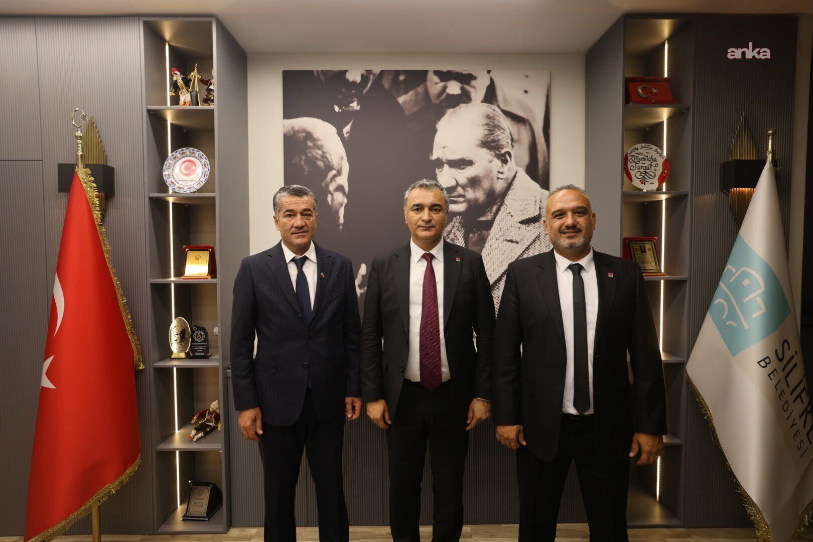 CHP Sözcüsü Sarı, Silifke Belediyesi'ni ve Silifke İlçe Başkanlığı'nı ziyaret etti